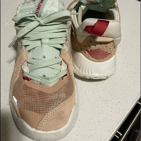 Jordan Delta Big Kids’s Shoe- Size 4.5Y - Picture 1 of 7